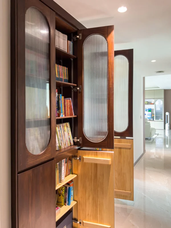 Custom built-in bookshelf carpentry