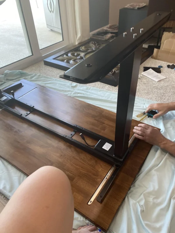Standing desk assembly: a heavy, complex task